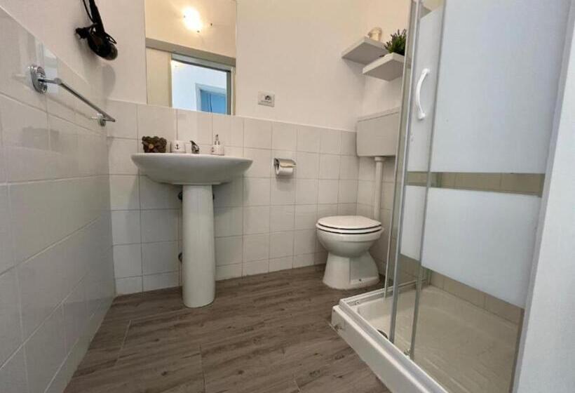 غرفة قياسية مع حمام خارجي, B&b Cavalieri Di Rodi