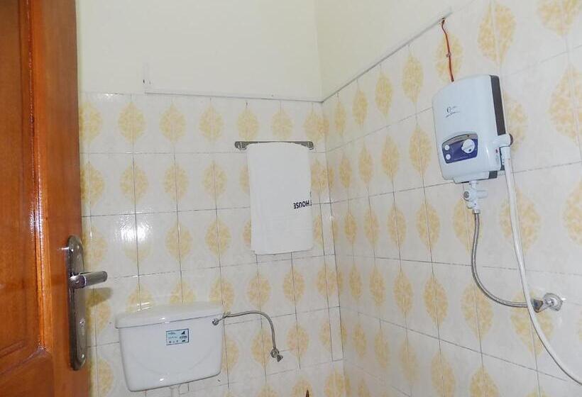 اتاق استاندارد یک نفره, Japs Motel Mbarara