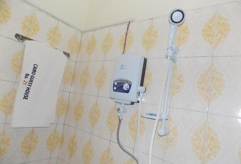 اتاق استاندارد یک نفره, Japs Motel Mbarara