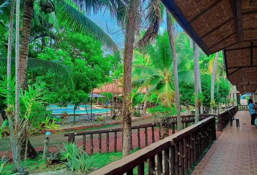 庭の見えるスタンダードトリプルルーム, Coco Grove Nature Resort