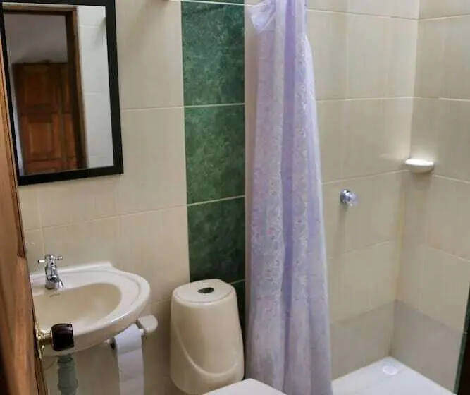 اتاق خانوادگی, S. Peppers Hostel