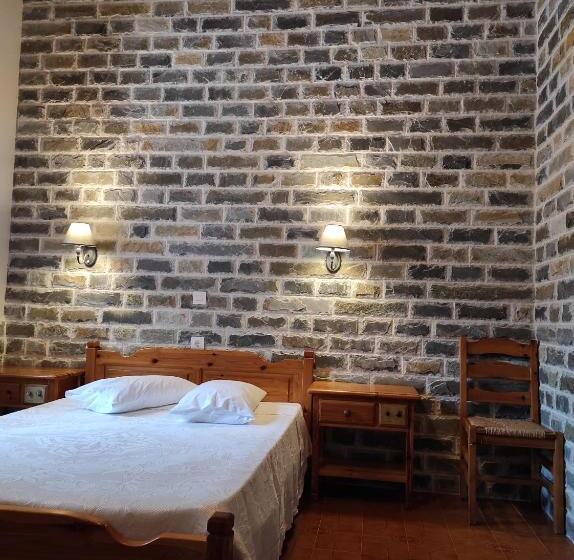 이코노미 룸, Christofer S Rooms