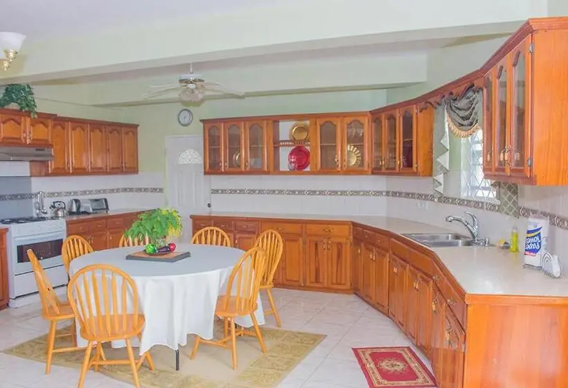 اتاق لوکس, Alexandrina