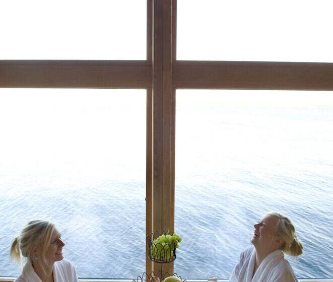 标准间带漩涡浴缸, Strandflickornas Husen Invid Havet