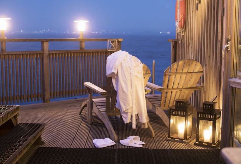 标准间带漩涡浴缸, Strandflickornas Husen Invid Havet