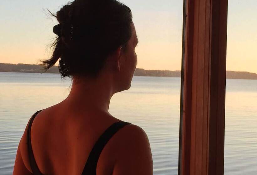 标准间带漩涡浴缸, Strandflickornas Husen Invid Havet