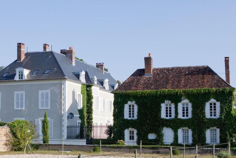 Люкс Кровать Кинг, Chateau De La Resle   Design Hotels