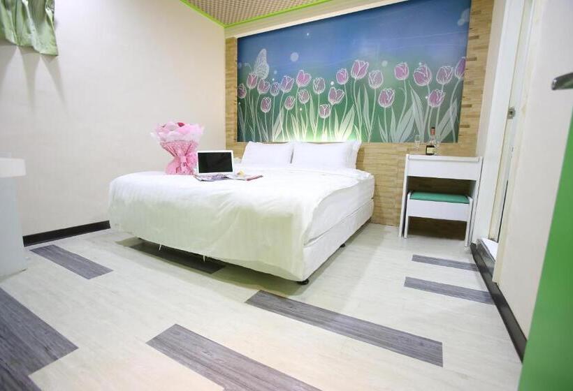 اتاق اکونومی, Clover House 自助式無人旅店