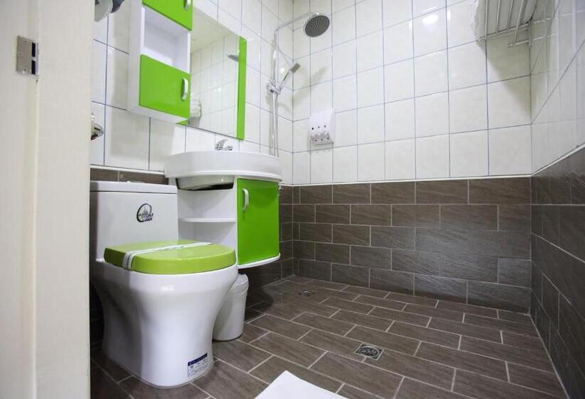 اتاق اکونومی, Clover House 自助式無人旅店