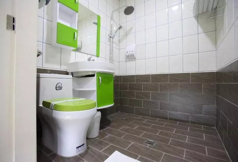 اتاق اکونومی, Clover House 自助式無人旅店