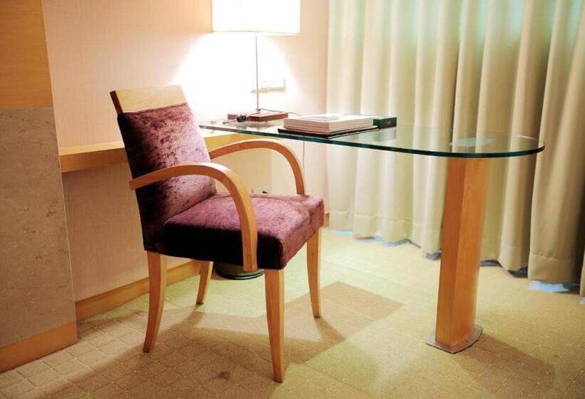 اتاق پرمیوم, Jin Hua