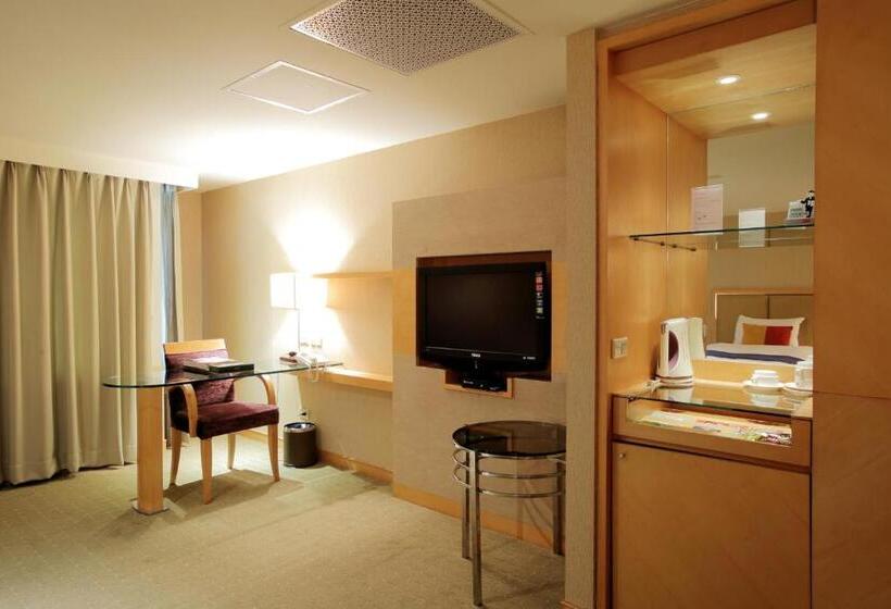 اتاق لوکس سه تخته, Jin Hua