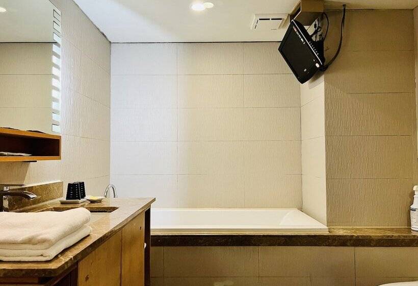 اتاق لوکس چهار تخته, Jin Hua