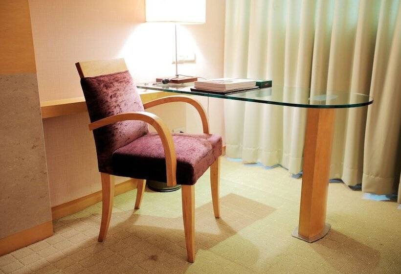 اتاق پرمیوم, Jin Hua