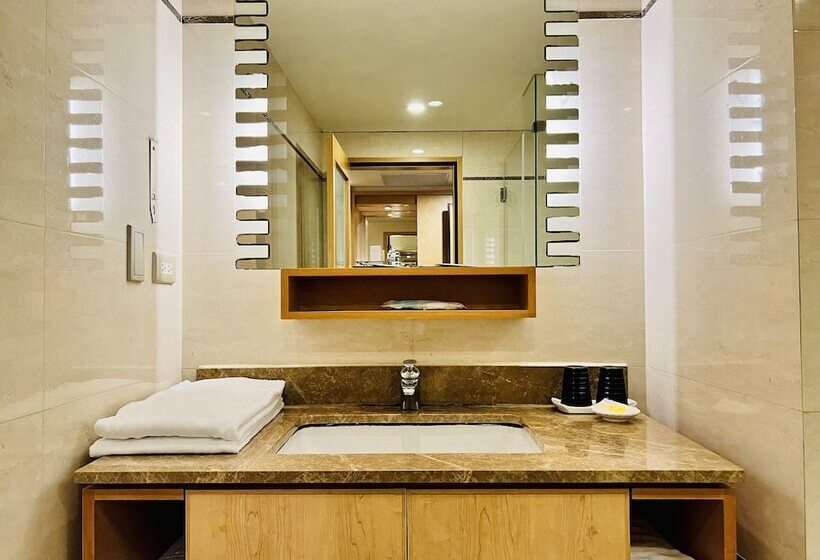 اتاق لوکس, Jin Hua