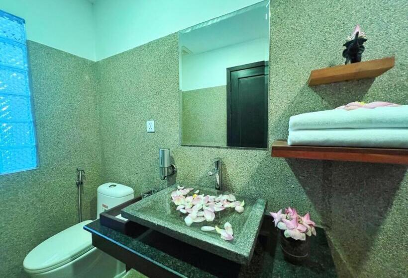 غرفة ديلوكس مطلة على حمام السباحة, The Bliss Angkor