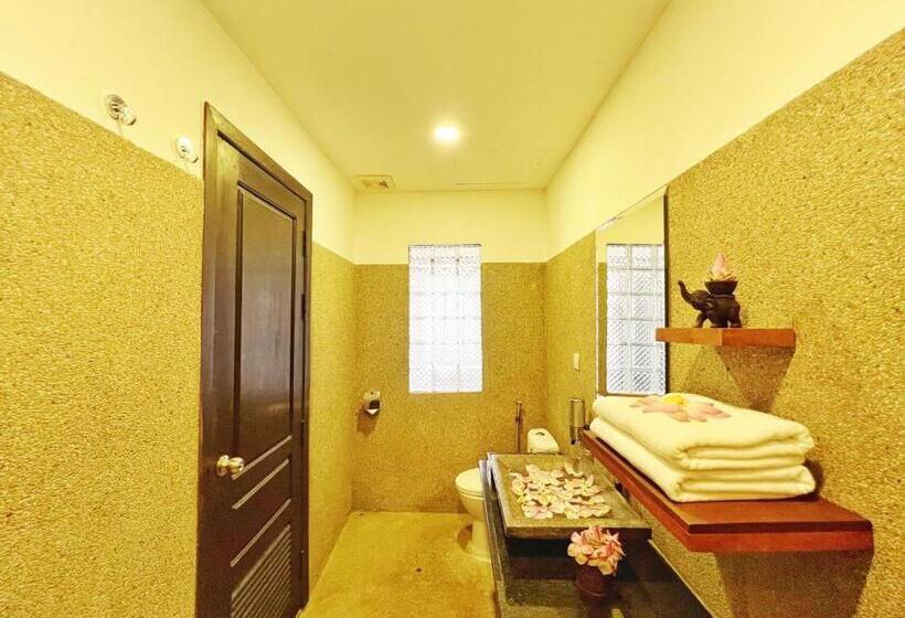 اتاق لوکس با چشم‌انداز استخر, The Bliss Angkor