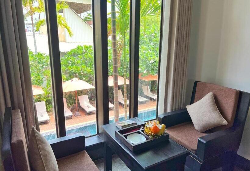 غرفة ديلوكس مطلة على حمام السباحة, The Bliss Angkor