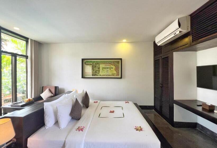 اتاق لوکس با چشم‌انداز استخر, The Bliss Angkor