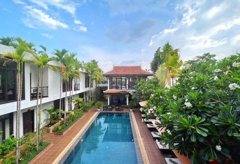 اتاق لوکس با چشم‌انداز استخر, The Bliss Angkor