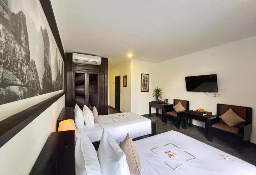 غرفة ديلوكس مطلة على حمام السباحة, The Bliss Angkor