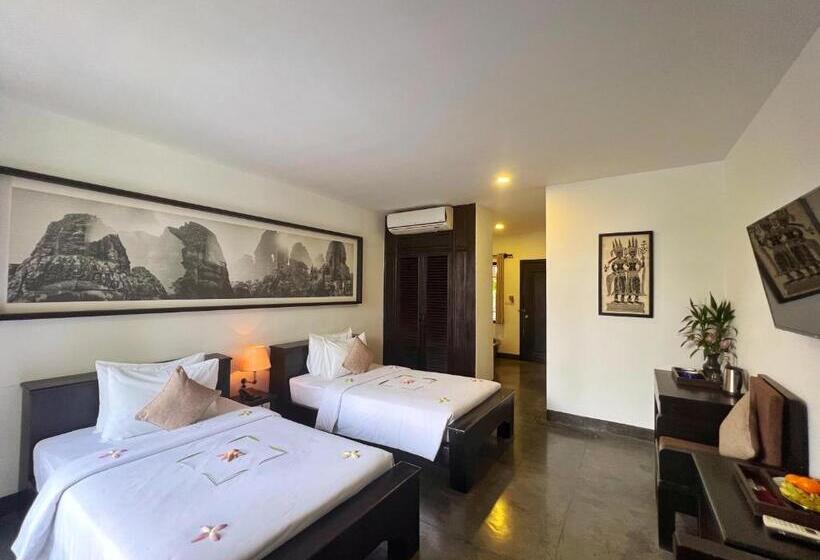 غرفة ديلوكس مطلة على حمام السباحة, The Bliss Angkor