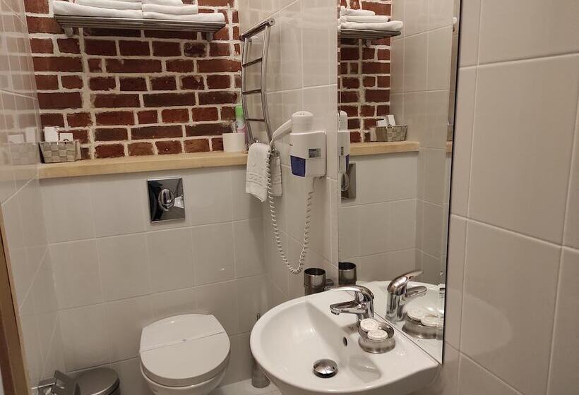 주니어 스위트, Maroseyka 2/15