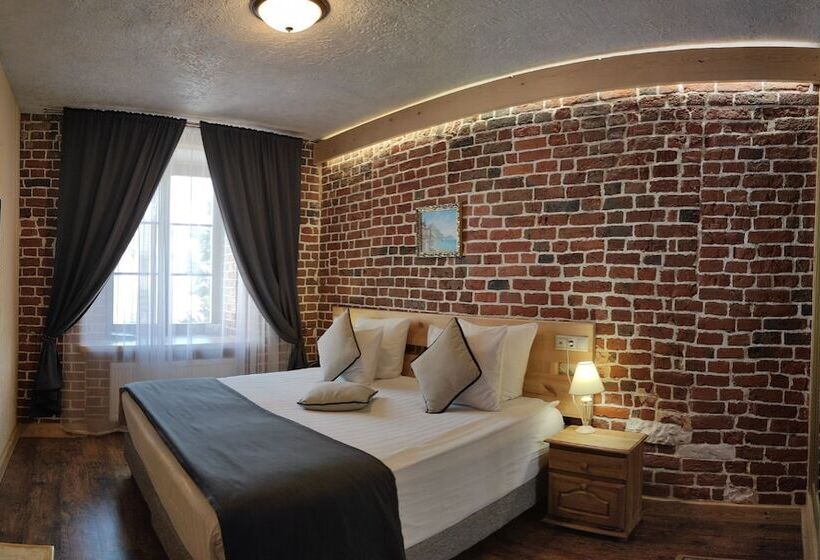 주니어 스위트, Maroseyka 2/15