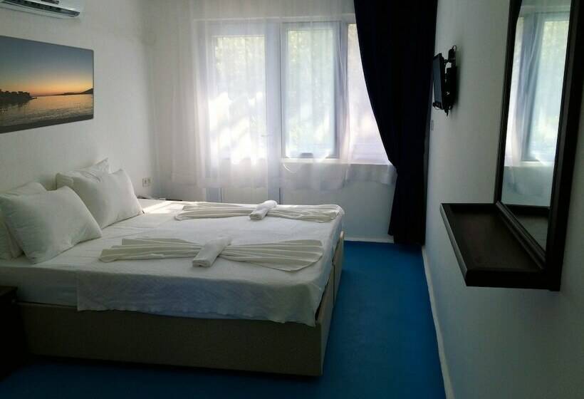 经济型三人房间, Marvel Beach