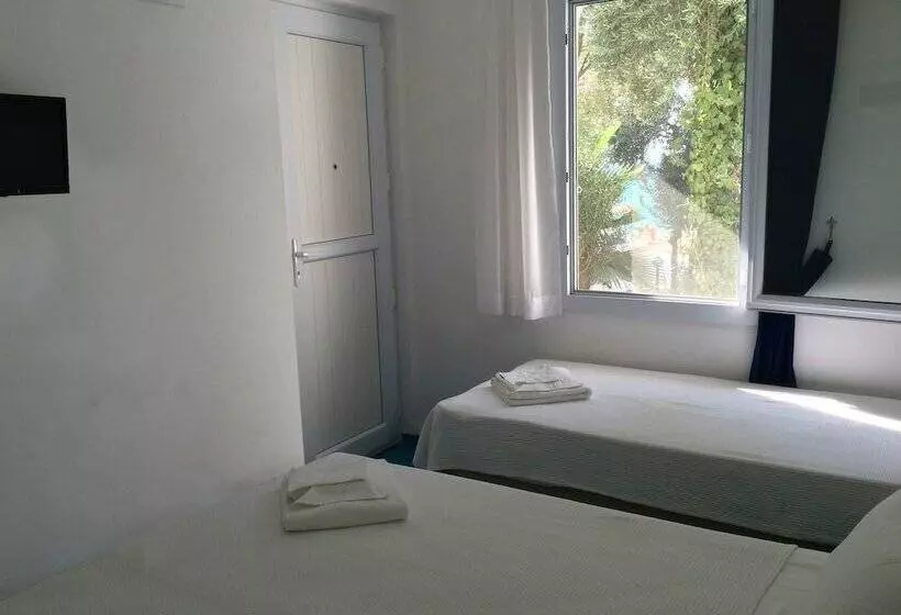 Habitación Triple Economy, Marvel Beach