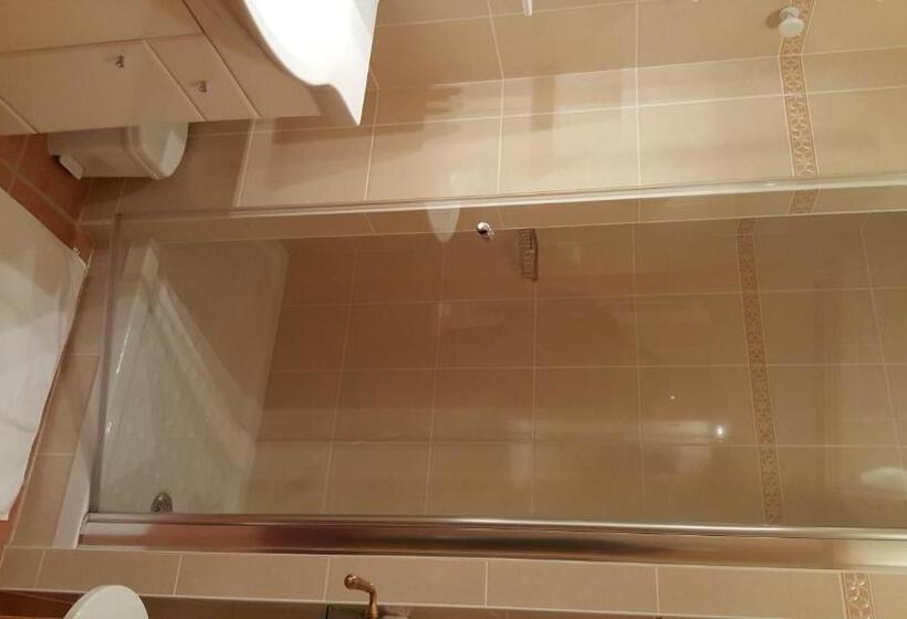 غرفة قياسية, Restaurant La Martiniere