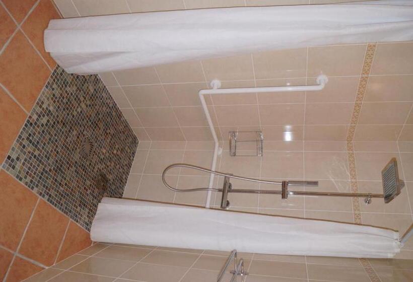 غرفة قياسية ثلاثية, Restaurant La Martiniere