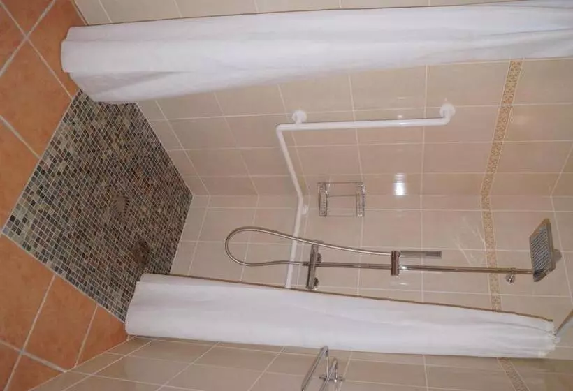 Standard Triple Room, Restaurant La Martiniere