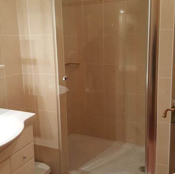 غرفة قياسية, Restaurant La Martiniere