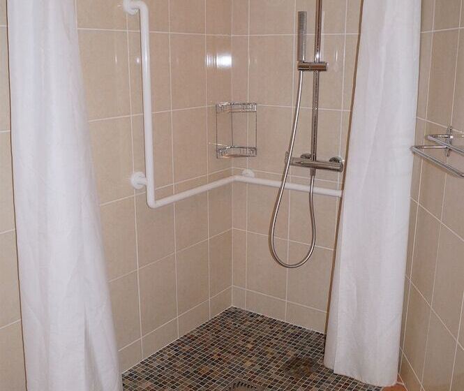 غرفة قياسية ثلاثية, Restaurant La Martiniere