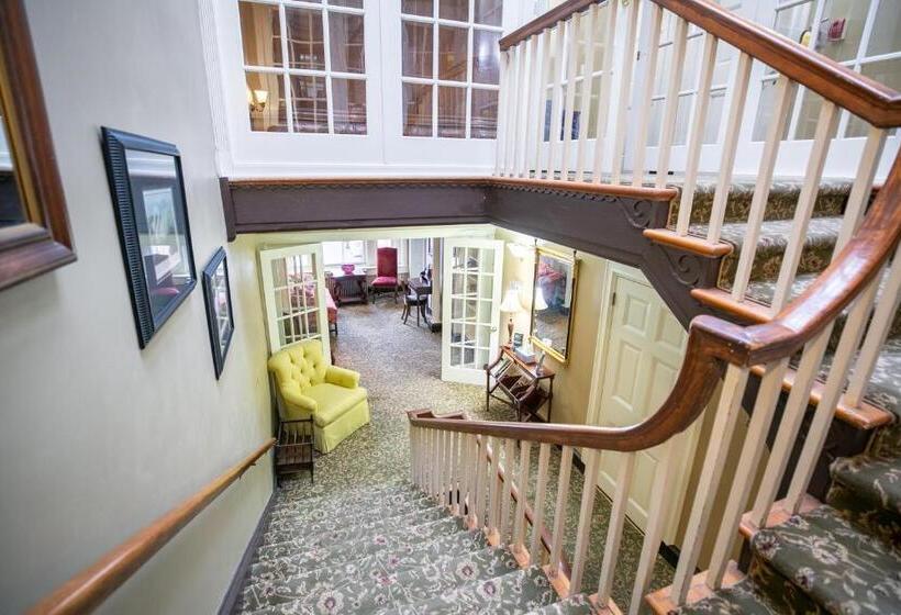 Номер Стандарт, Cameron Estate Inn & Restaurant