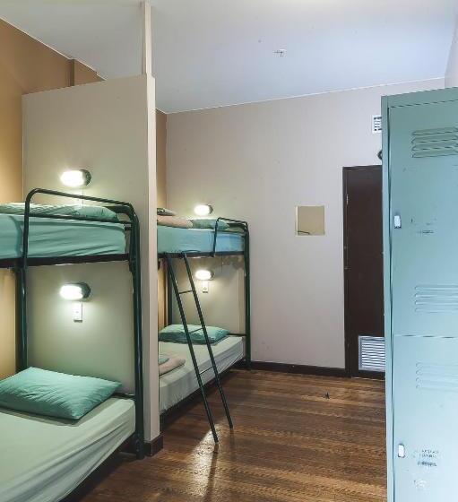 سرير فى غرفة مشتركة مزودة بحمام مشترك, Melbourne City Backpackers