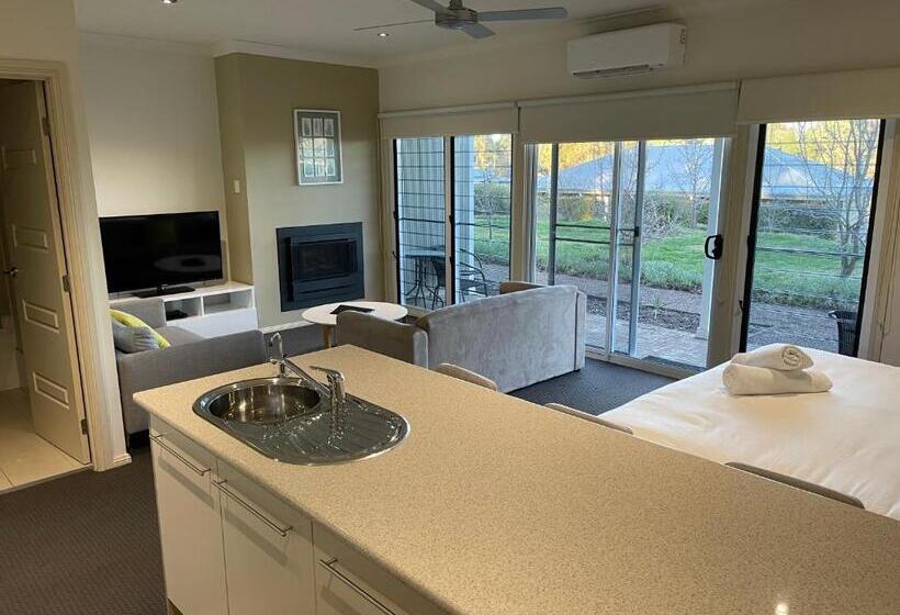 إستديو عائلى, H Boutique