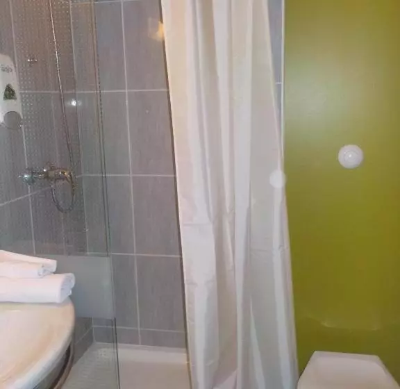 اتاق استاندارد یک نفره, B&b Hotel Pézenas