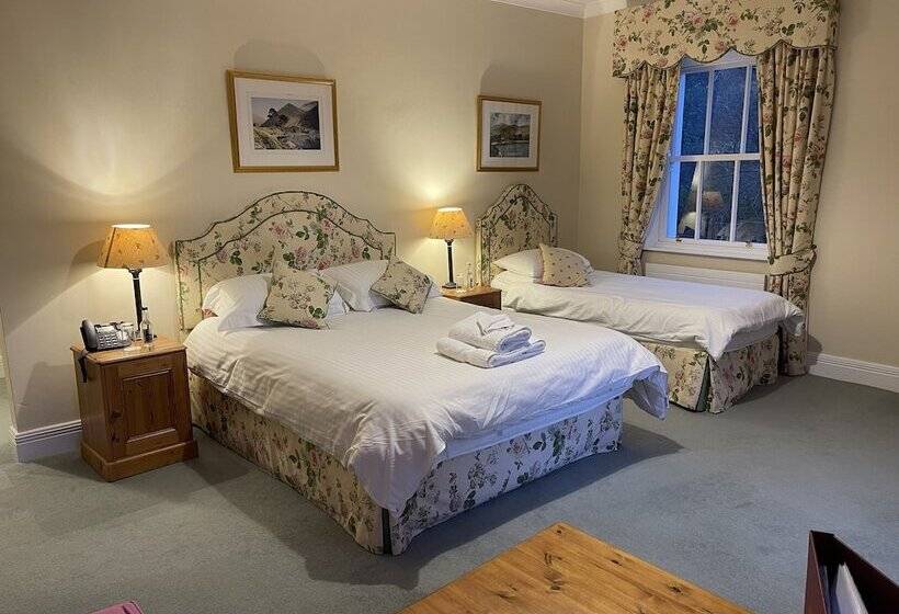 标准三人间, Delphi Lodge