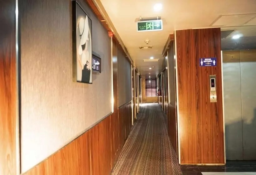 اتاق اجرایی, Airport Golden Tulip Hotel