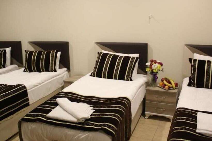 اتاق استاندارد چهار تخته, Gorur Suite