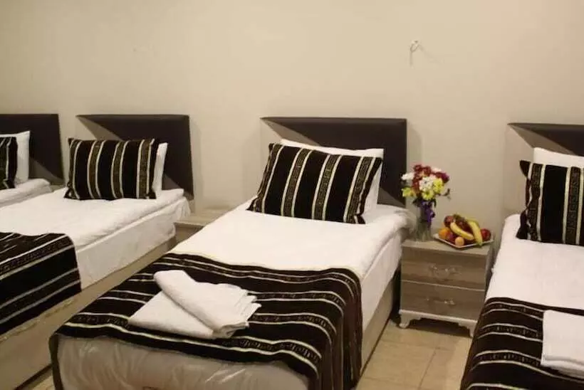 اتاق استاندارد چهار تخته, Gorur Suite