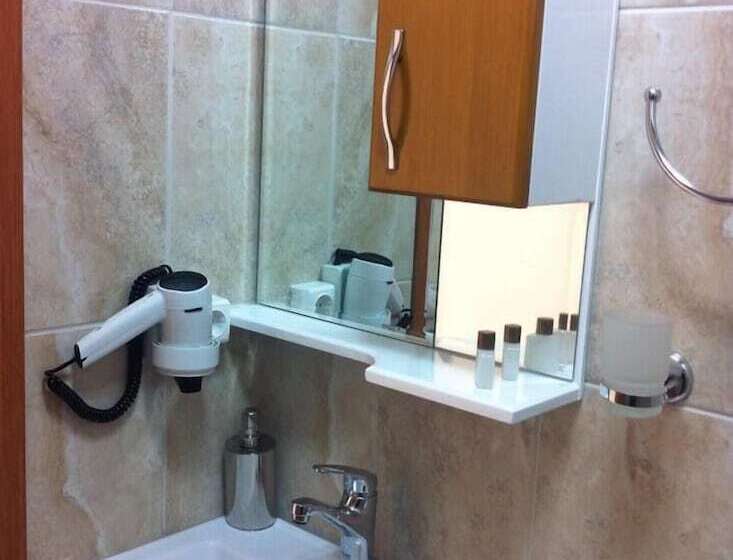 اتاق استاندارد سه نفره, Gorur Suite