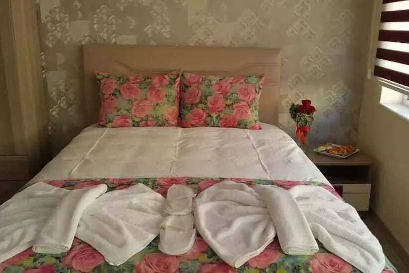 اتاق استاندارد سه نفره, Gorur Suite