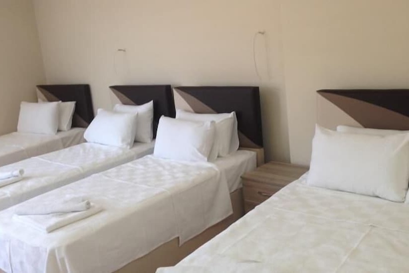 اتاق خانوادگی, Gorur Suite