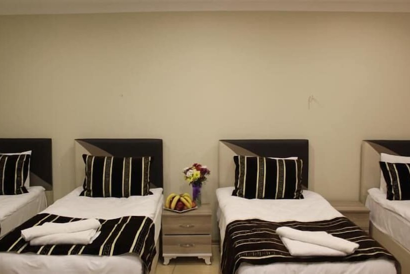 اتاق خانوادگی, Gorur Suite