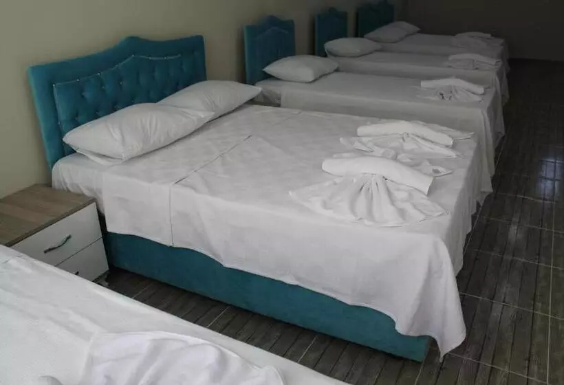 اتاق خانوادگی, Gorur Suite
