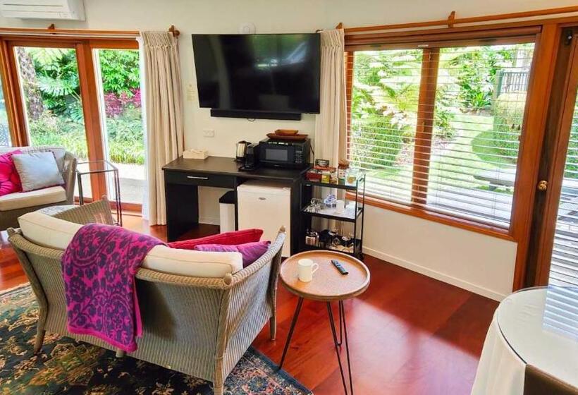 Deluxe Suite King Bed, Moon Gate Villa