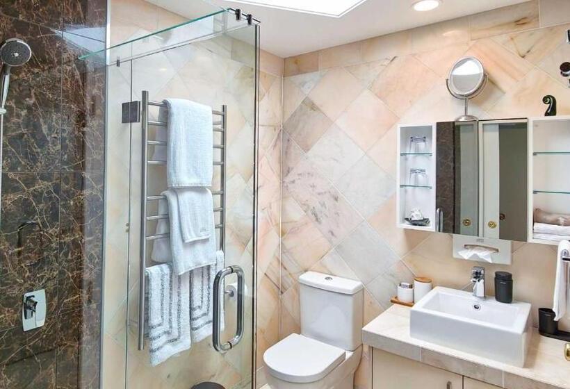 Deluxe Suite King Bed, Moon Gate Villa